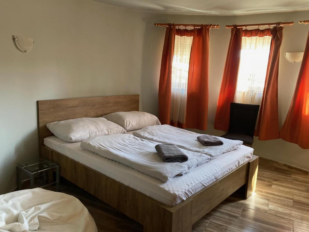 Villamerica Miskolc Luaran gambar
