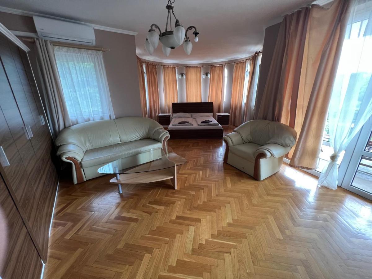 Villamerica Miskolc Luaran gambar