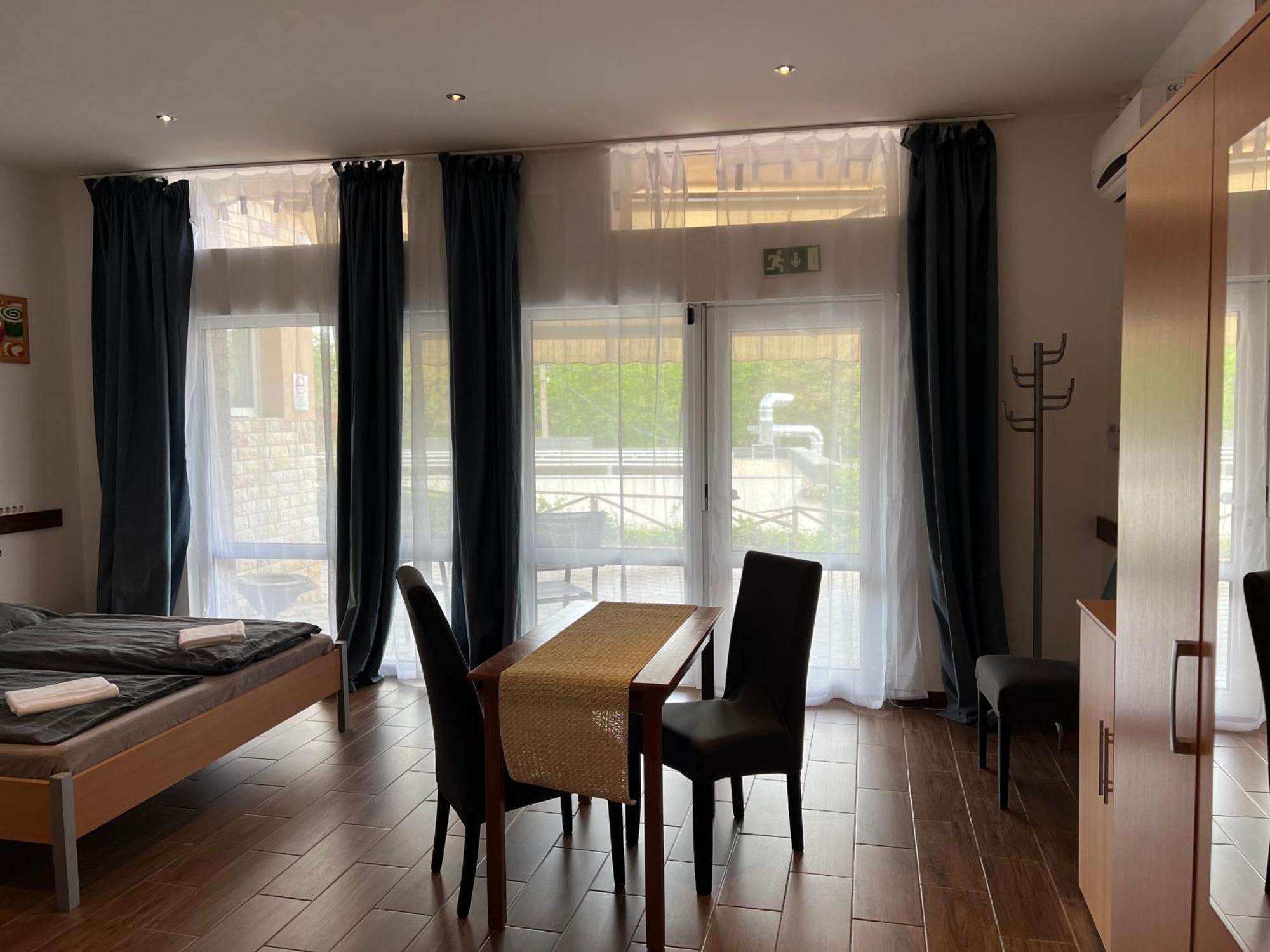 Villamerica Miskolc Luaran gambar